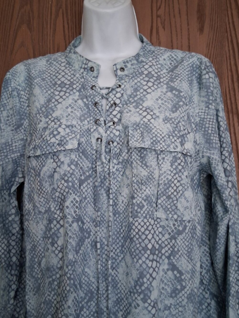 Haute Hippie Green Snakeskin Two Pocket Henley Top Medium Rayon Viscose